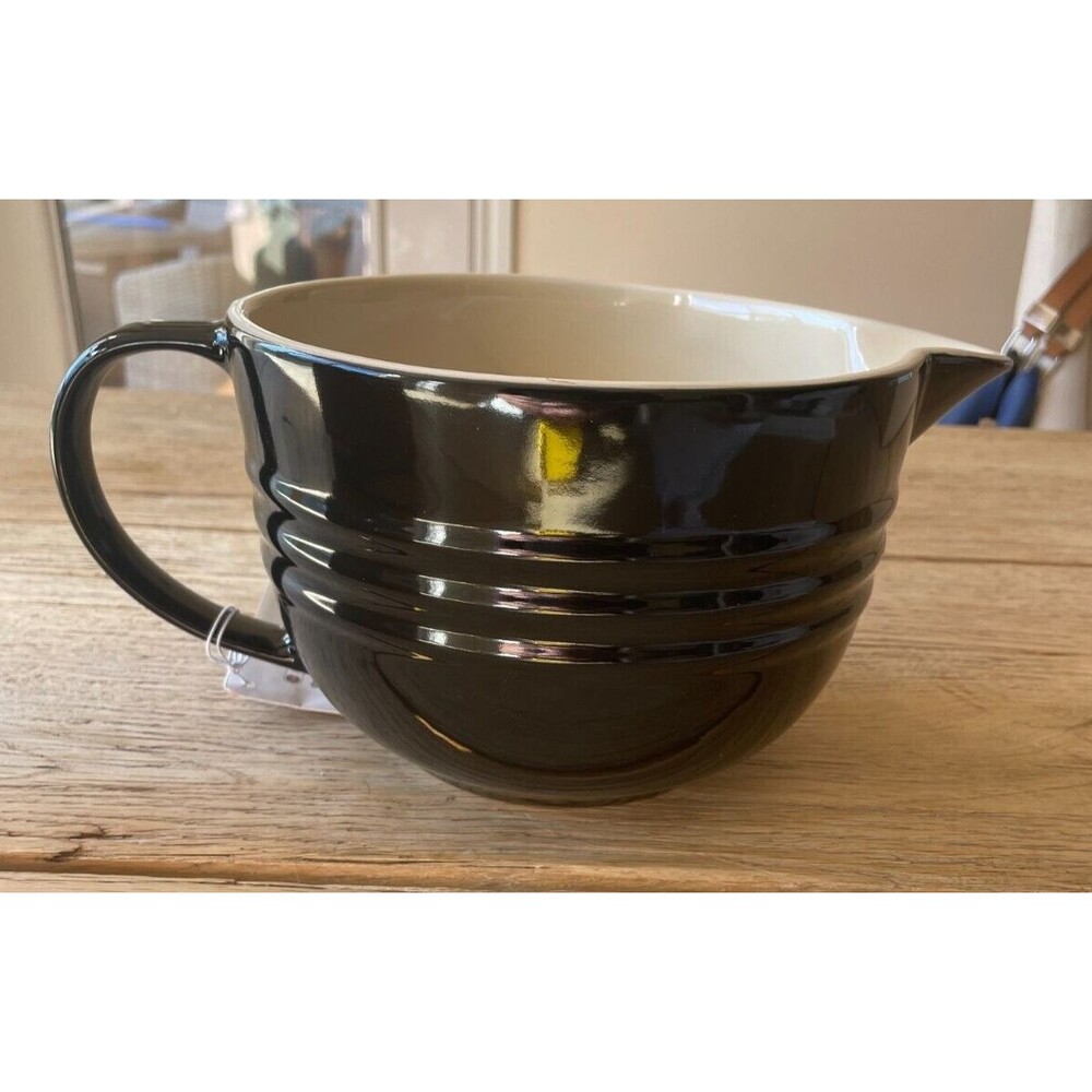 Le Creuset Stoneware Batter Mixing Bowl 2 qt Onyx Black NEW - Picture 3 of 7